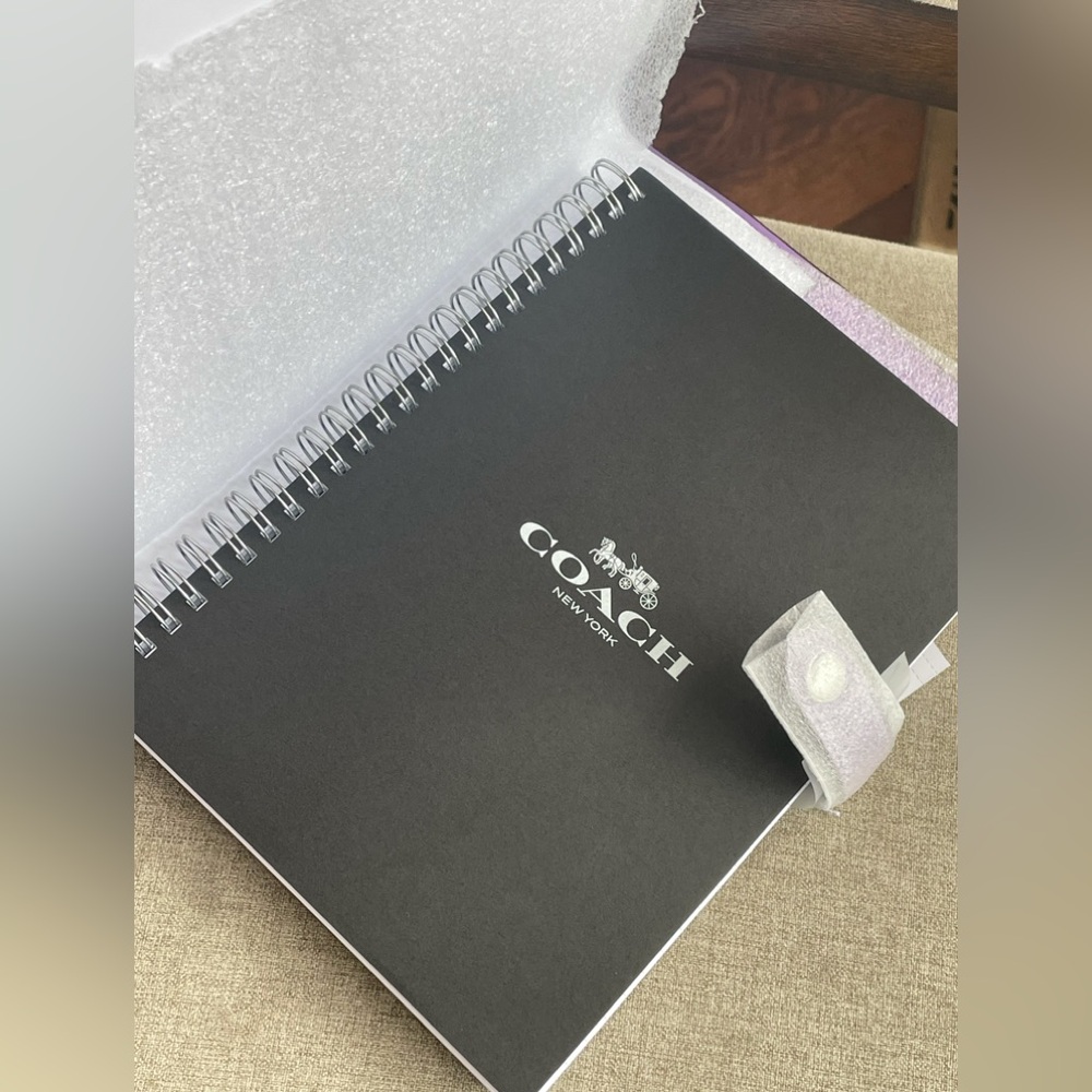 NWT!COACH NOTEBOOK IN SIGNATURE CANVAS (COACH CZ198)
SILVER/IRIS - Picture 3 of 4